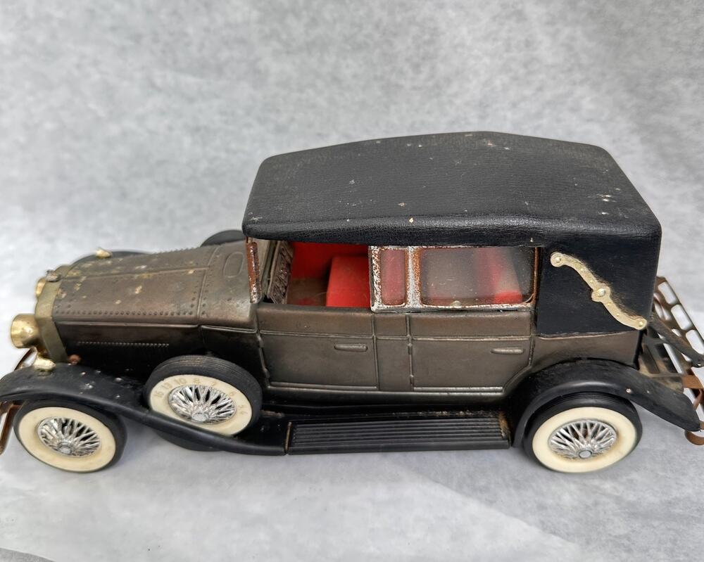 A43 Vintage AM Lincoln Convertible Car Transistor Radio, 1928